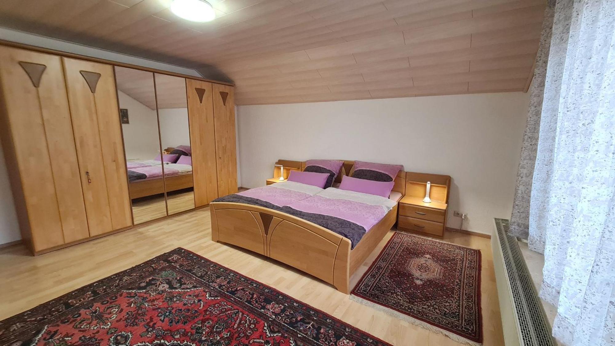 Gemuetliche 120 Qm Ferienwohnung Mit Balkon Adelsdorf Екстериор снимка