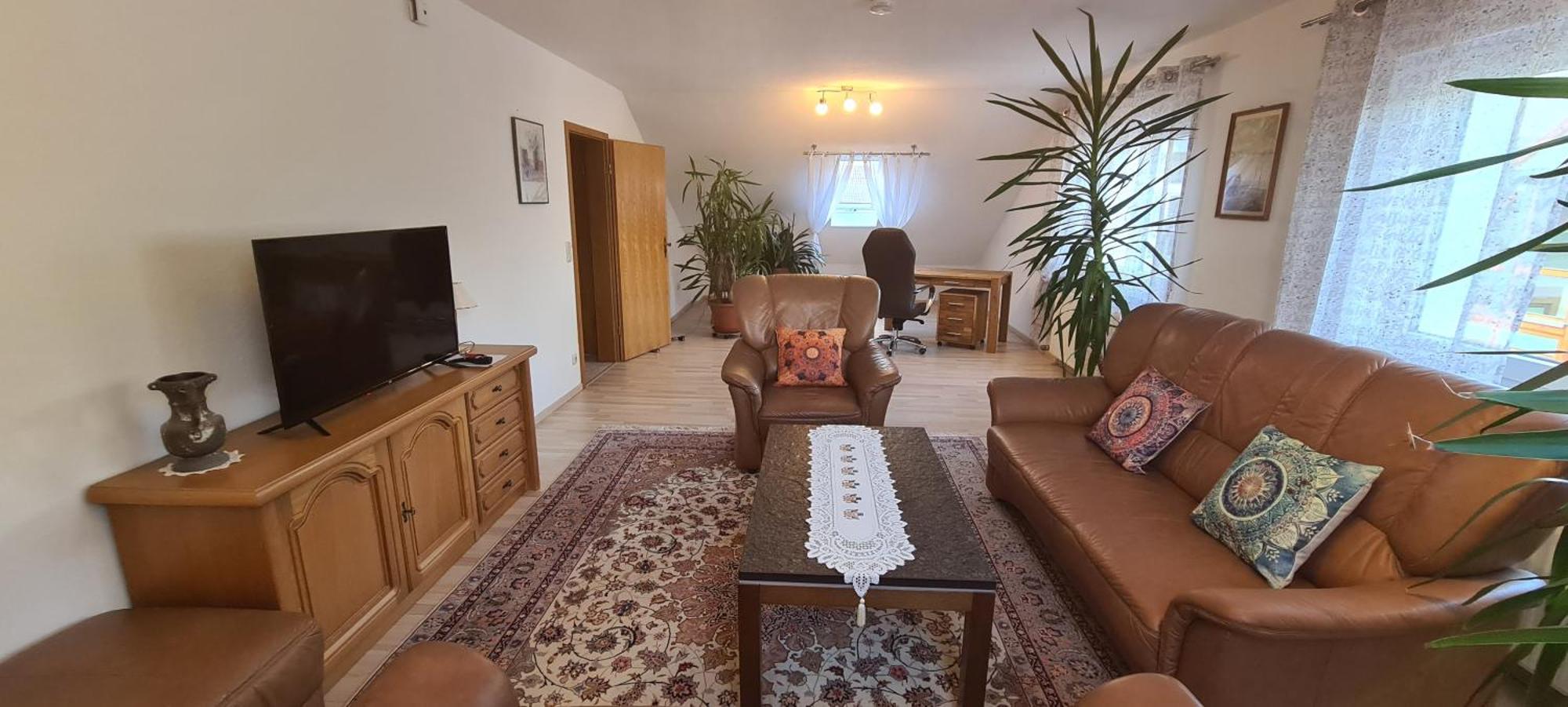 Gemuetliche 120 Qm Ferienwohnung Mit Balkon Adelsdorf Екстериор снимка
