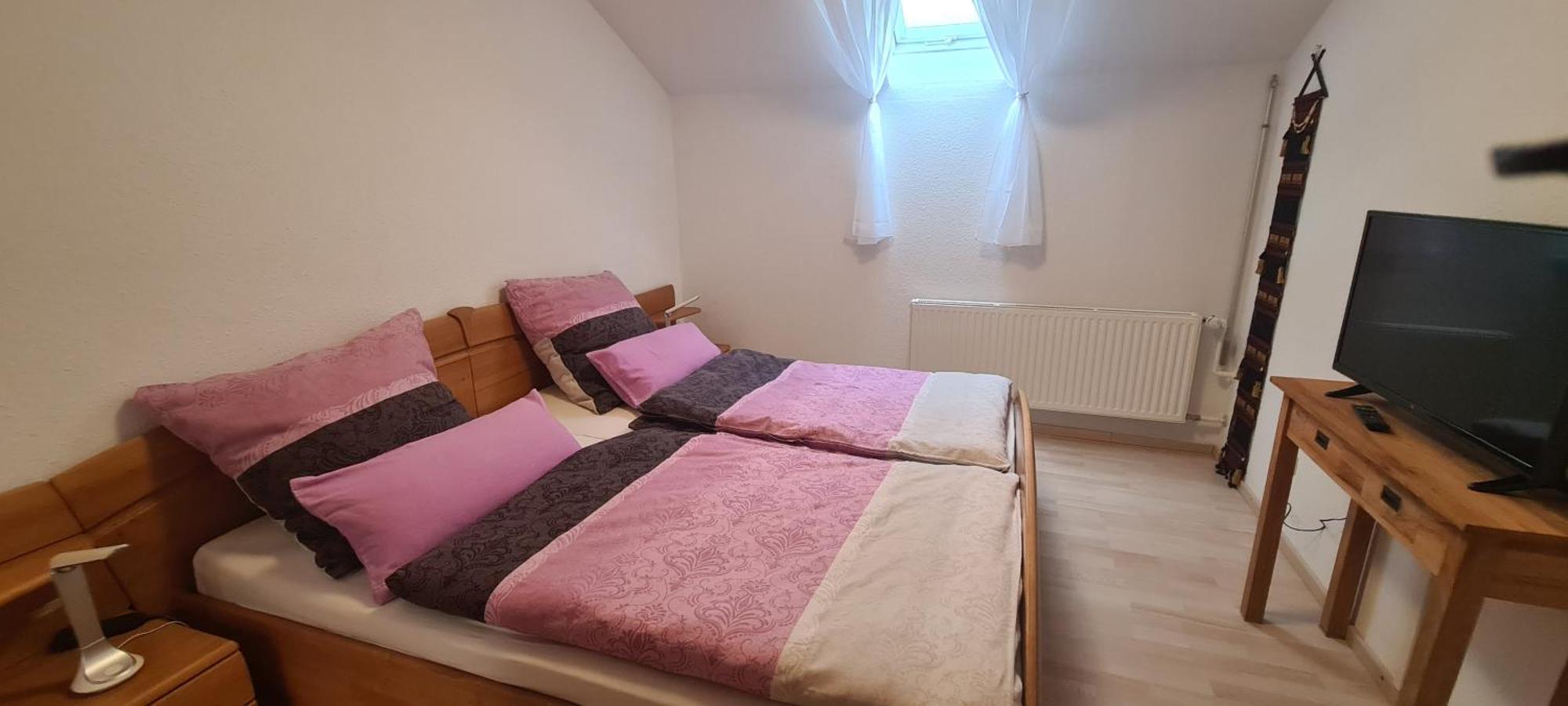 Gemuetliche 120 Qm Ferienwohnung Mit Balkon Adelsdorf Екстериор снимка